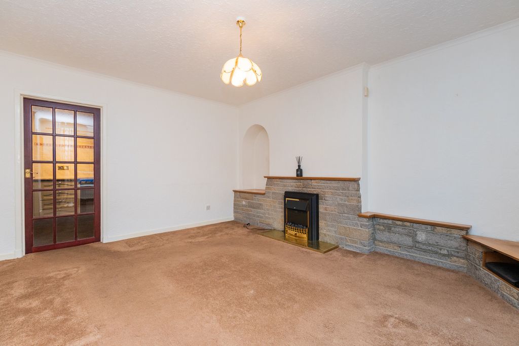 Property photo 2 of 32