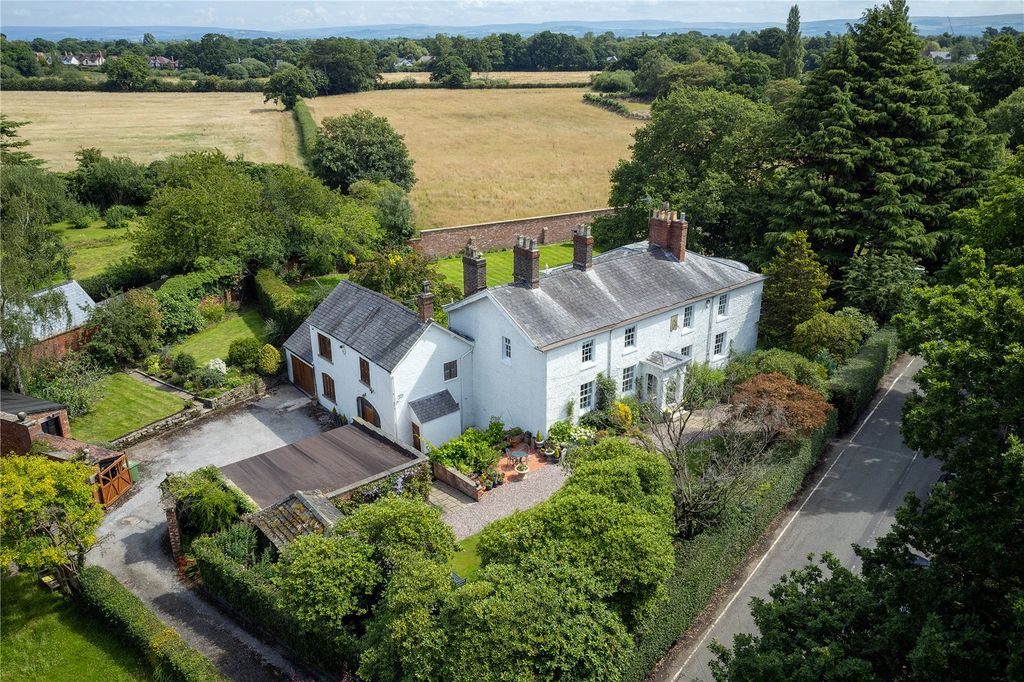 Property photo 2 of 36 Sundial House