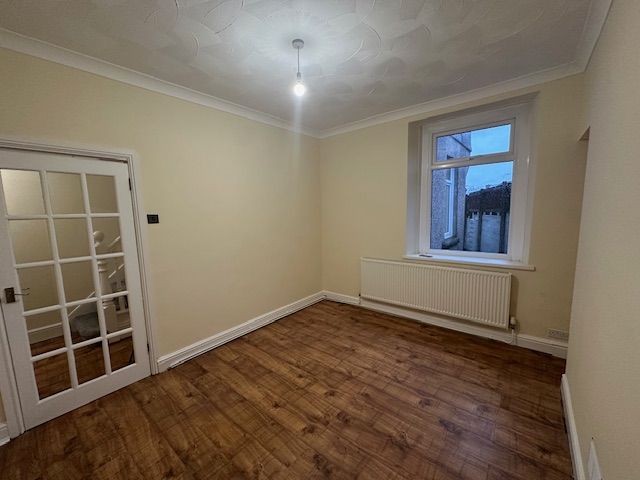 Property photo 2 of 12 Lounge