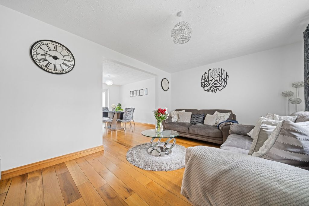 Property photo 2 of 25