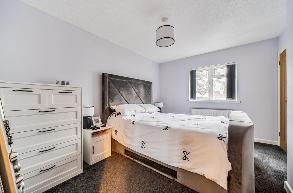 Property photo 3 of 22 1380555-6-693821d...