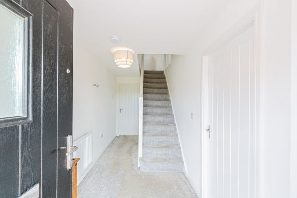 Property photo 2 of 20 Entrance Hallway