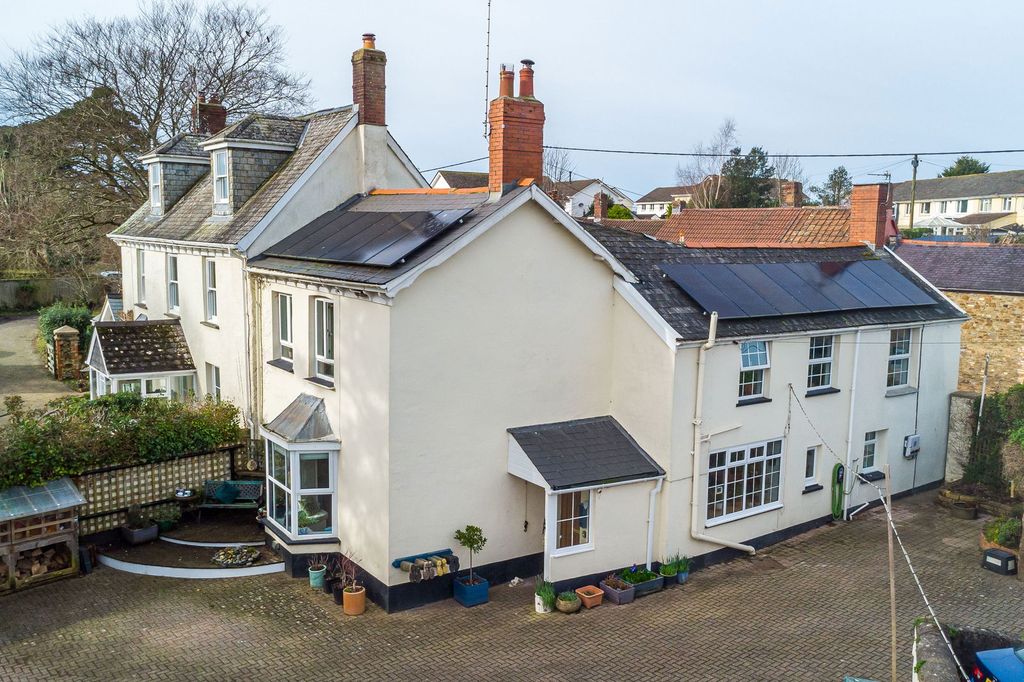 Property photo 1 of 42