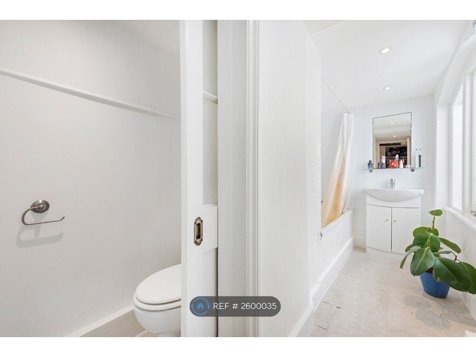 Property photo 3 of 12 Bathroom
