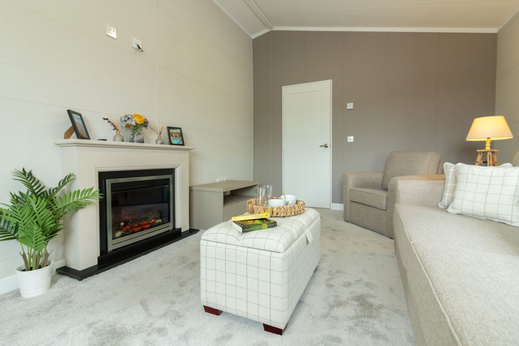 Property photo 2 of 9 Lounge 