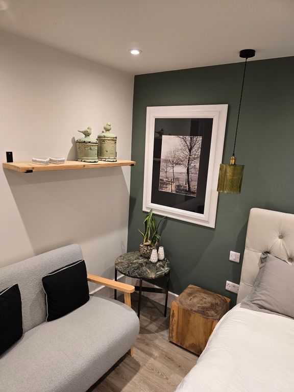 Property photo 1 of 7 Cover