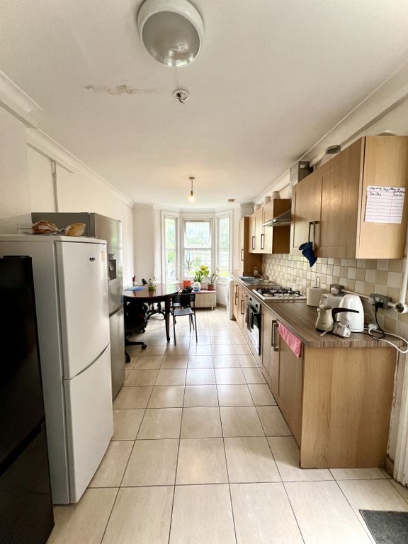 Property photo 1 of 17 A Spacious Three Bedroom House In Haringey, St Anns Road N15.