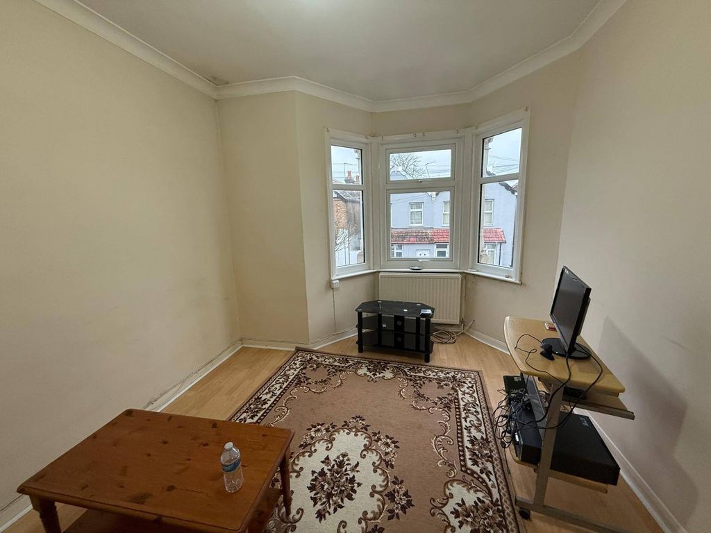 Property photo 2 of 8 Gallery