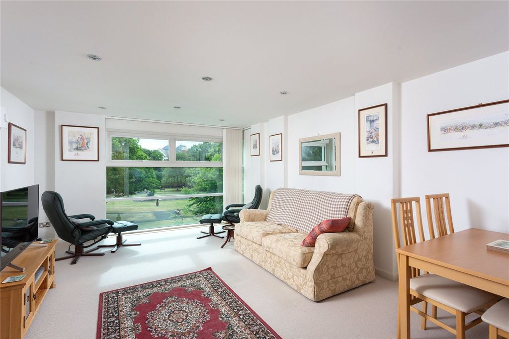 Property photo 3 of 9 Sitting/Dining Room