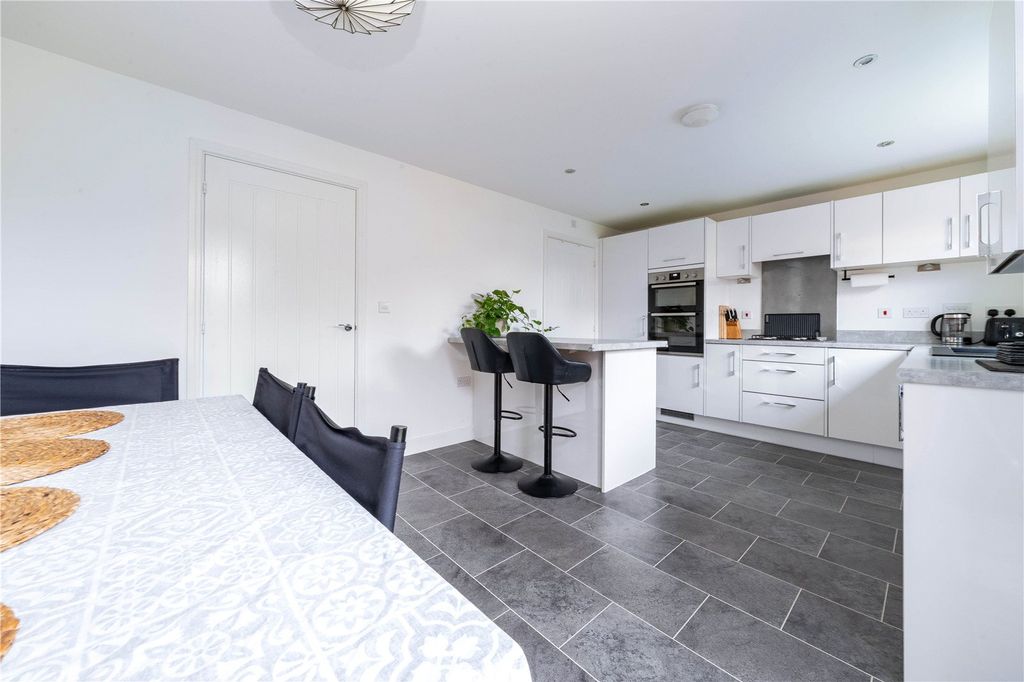 Property photo 2 of 16 Internal