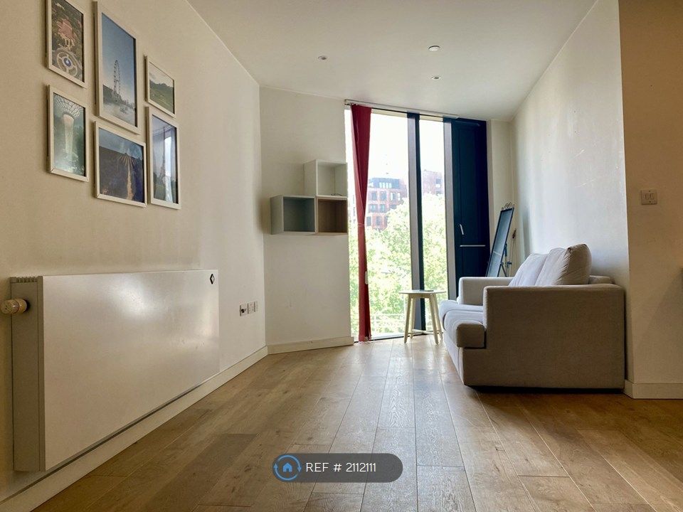 Property photo 3 of 11 Living Room