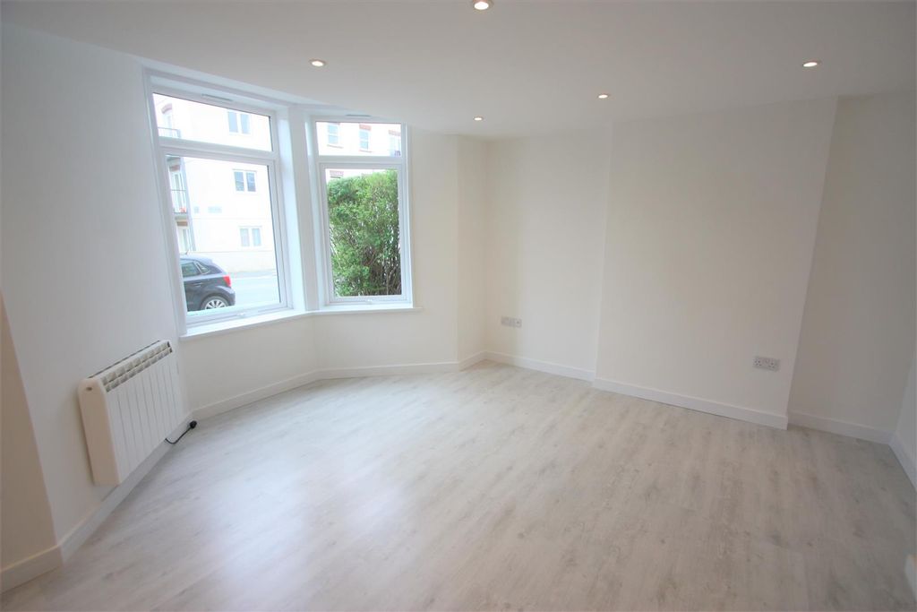 Property photo 2 of 5 Flat 2, Ivanhoe Lounge