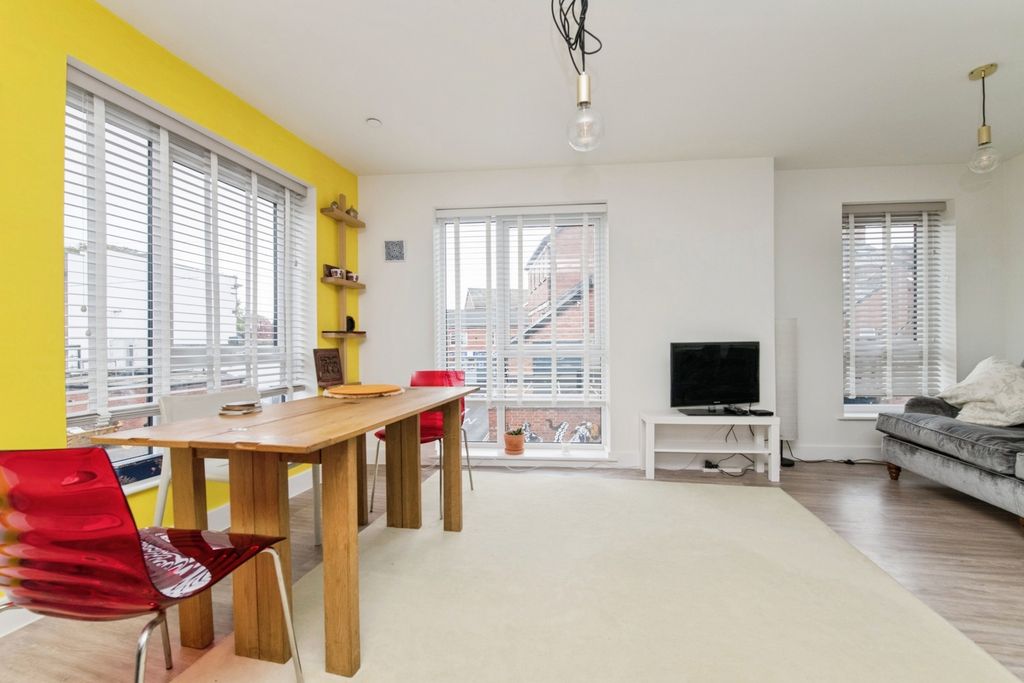 Property photo 2 of 17 Photo