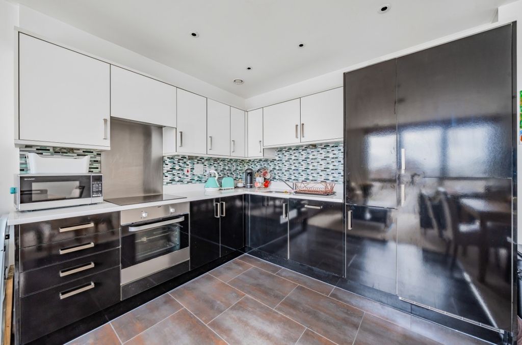 Property photo 2 of 13 Kitchen 2