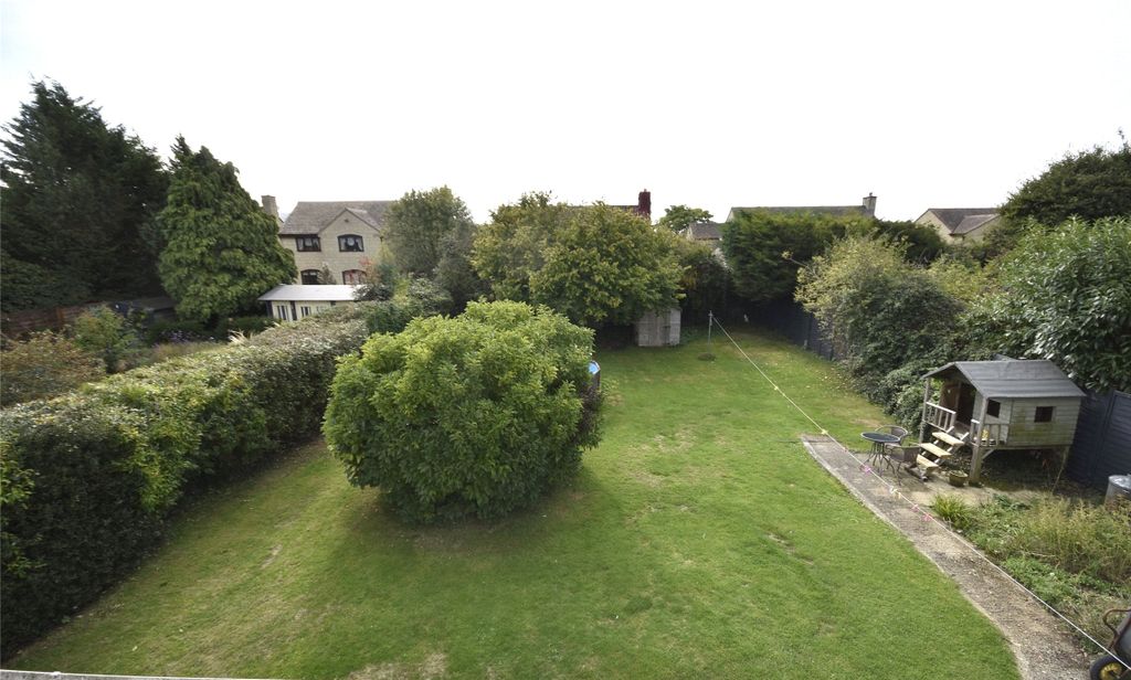 Property photo 2 of 12 Garden