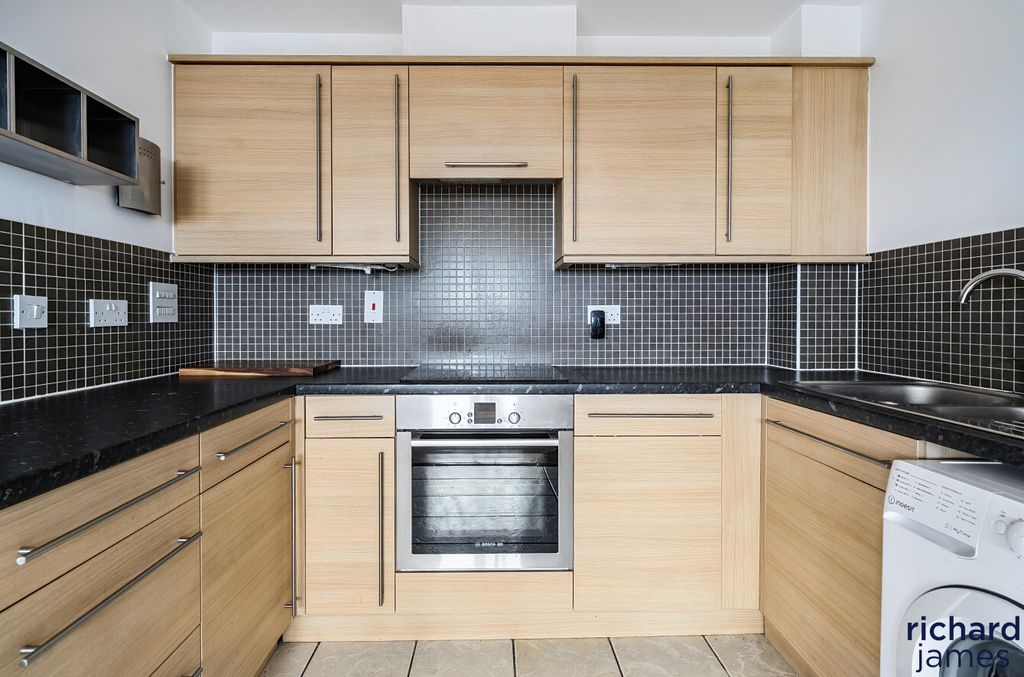 Property photo 2 of 16 d920c609232B44cd899F6A158Fe71118