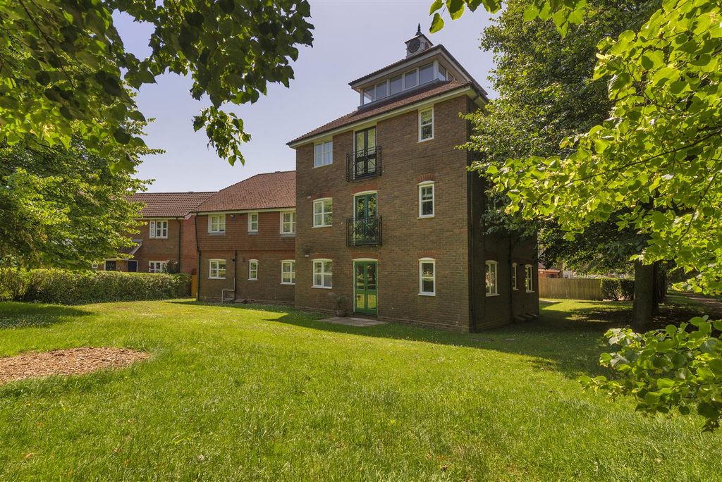 Property photo 1 of 11 4Sturmer10.Jpg