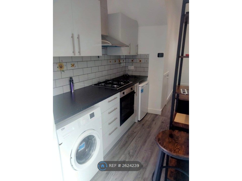 Property photo 1 of 11 Kitchen