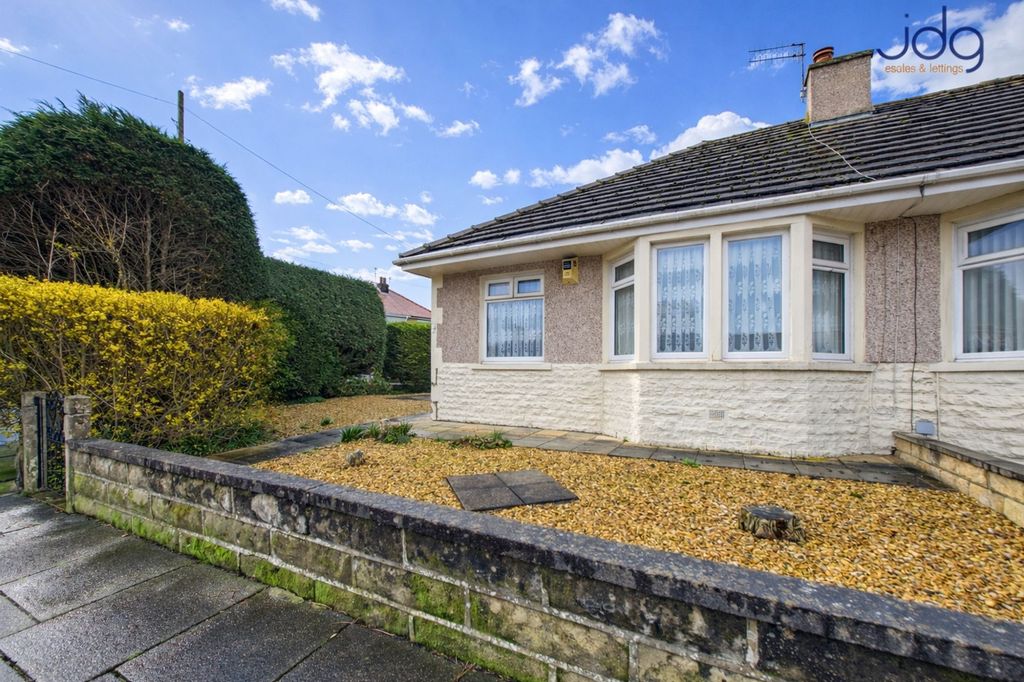 Property photo 1 of 13 Welcome To Kenwood Avenue