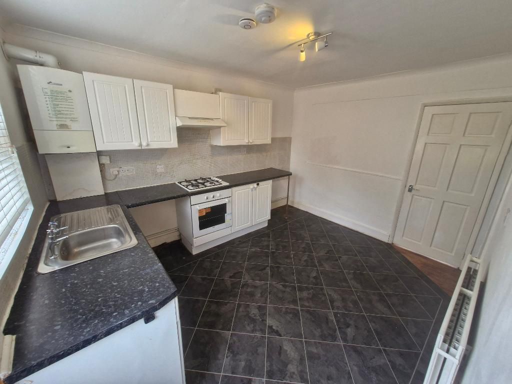 Property photo 3 of 9 Kitchen