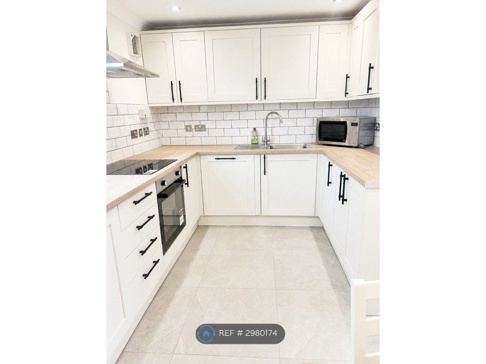Property photo 2 of 14 Kitchen Photo