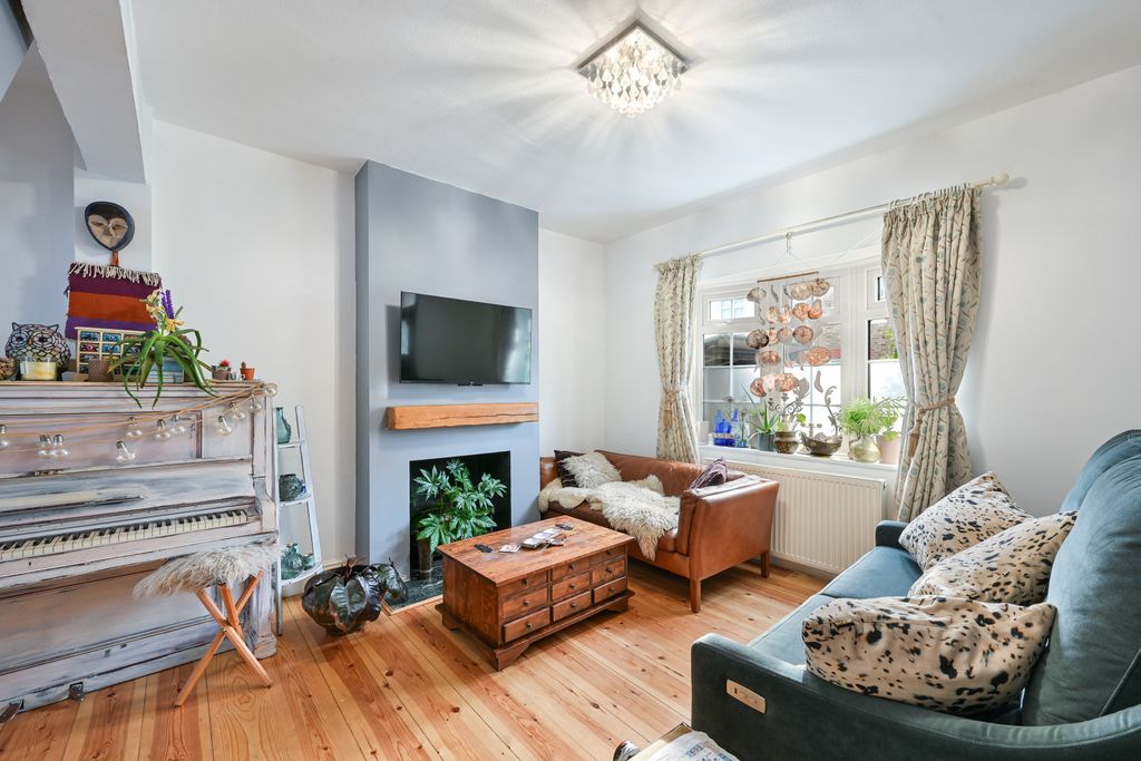 Property photo 1 of 12 Lounge