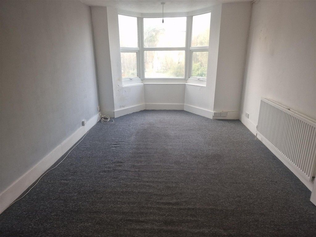 Property photo 2 of 8 Lounge