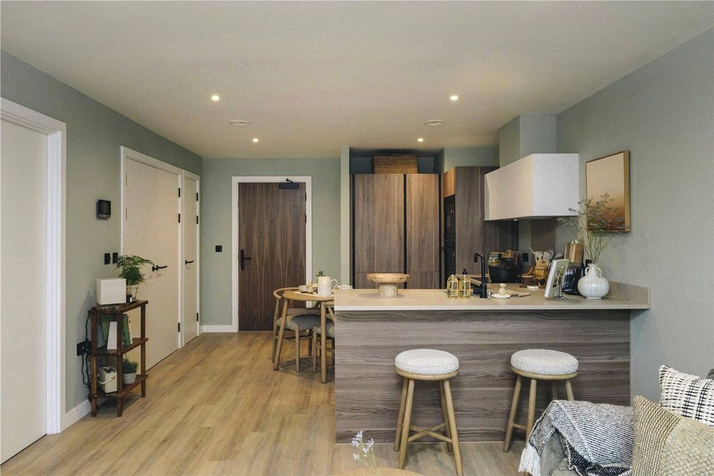 Property photo 3 of 11 Kitchen