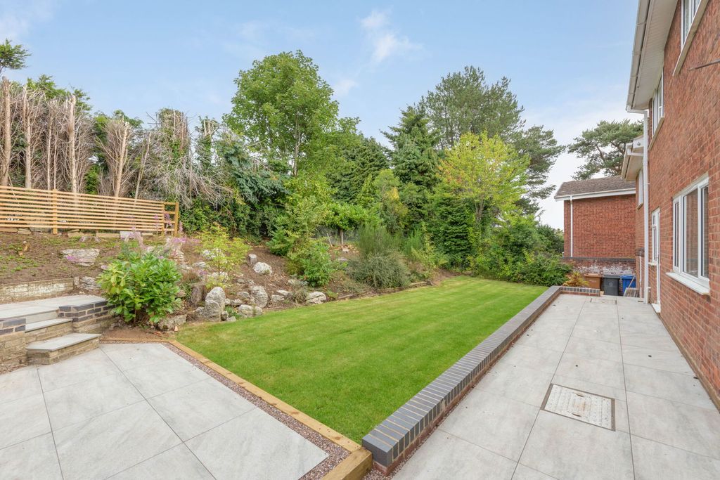 Property photo 2 of 32