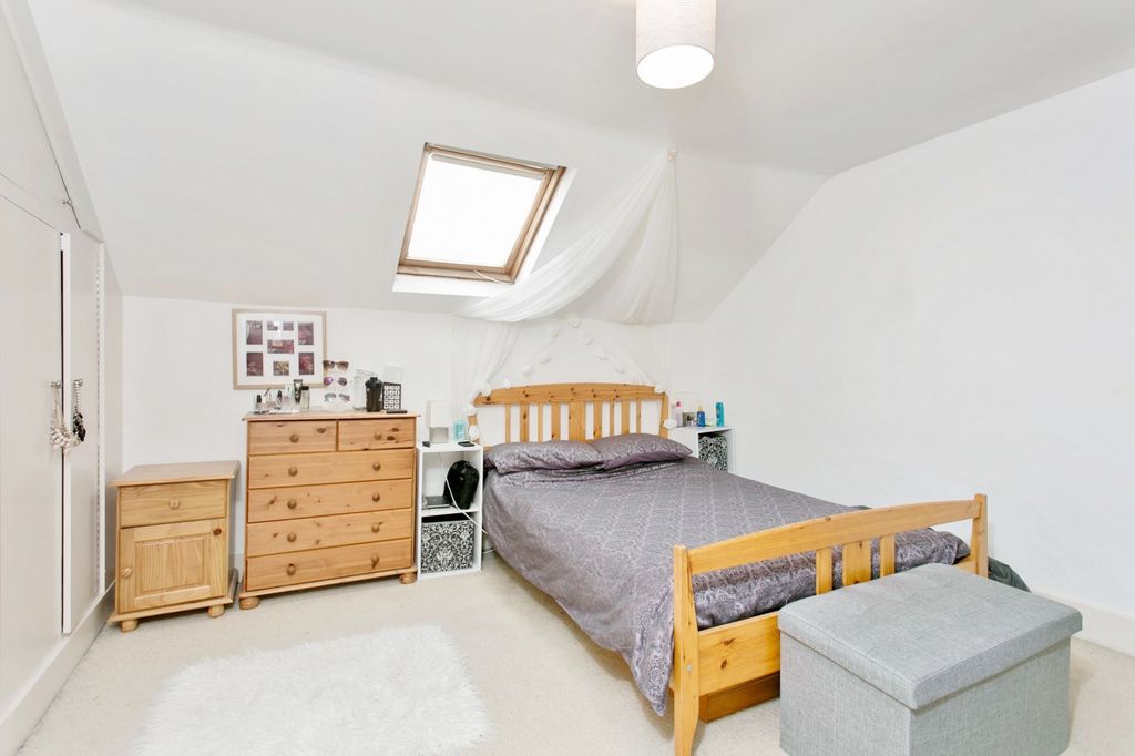 Property photo 3 of 5 Bedroom