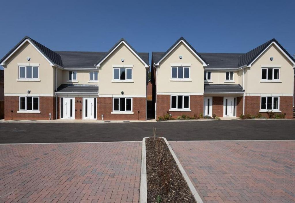 Property photo 3 of 18 Image