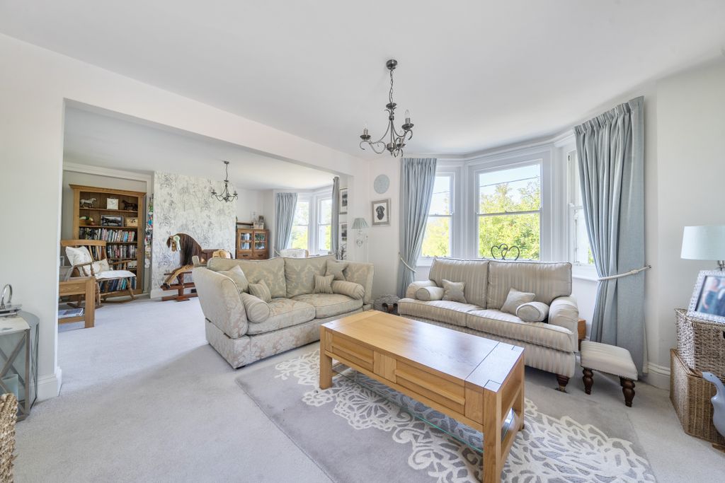Property photo 3 of 17