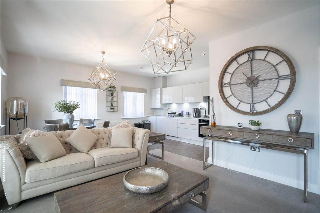 Property photo 2 of 13