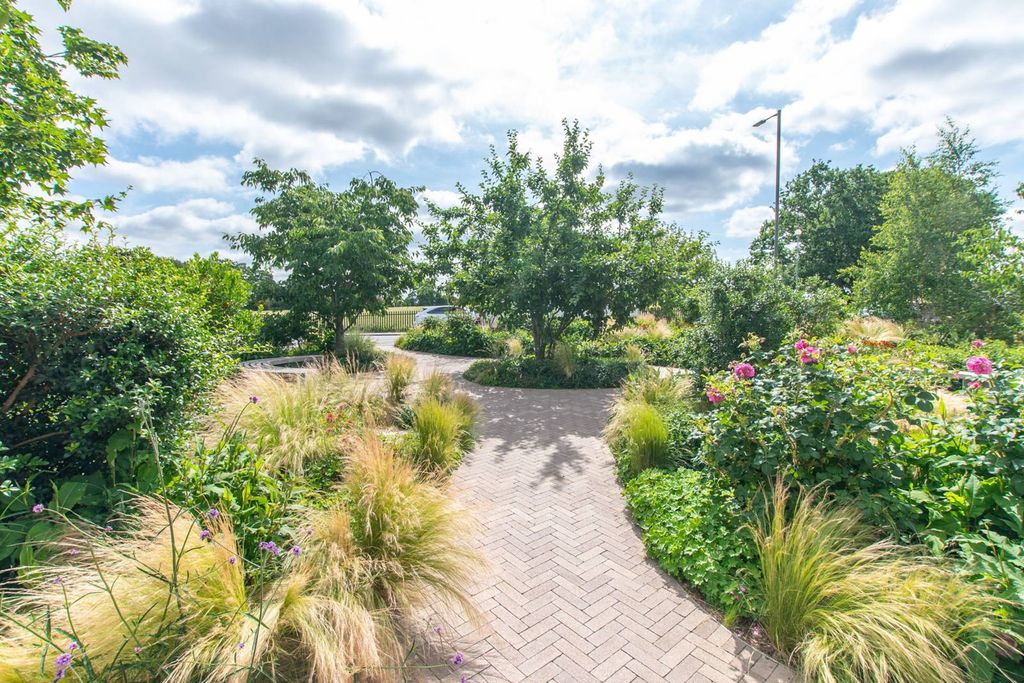 Property photo 3 of 35