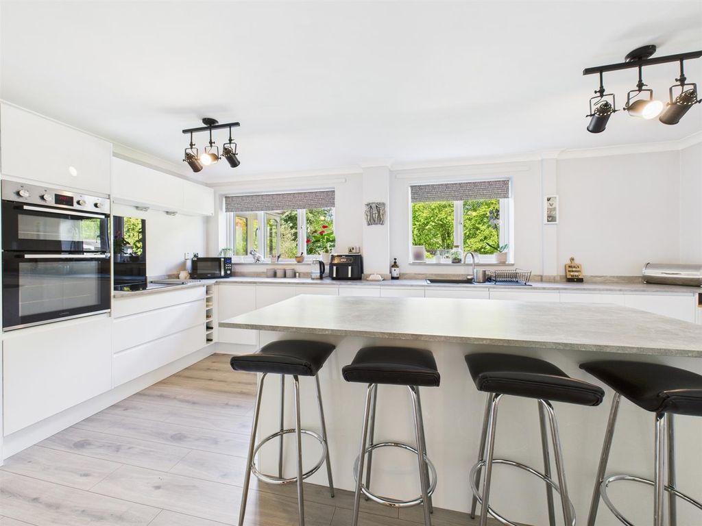 Property photo 3 of 27 Cam03975G0-Pr0098-Still021.Jpg