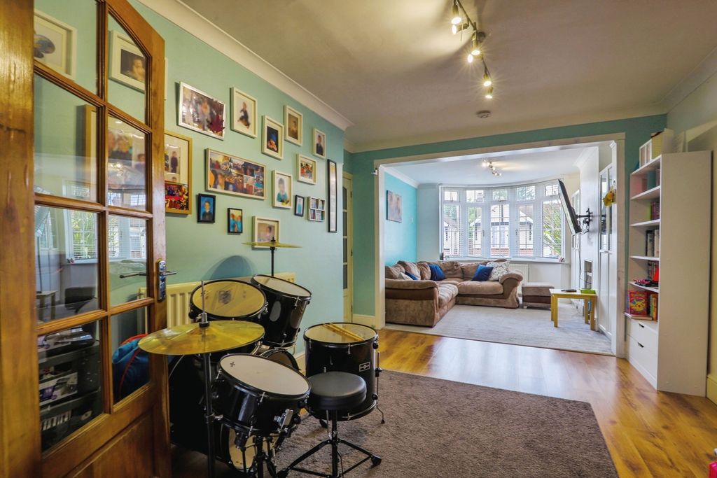 Property photo 3 of 17 Pbox-Img.Jpg