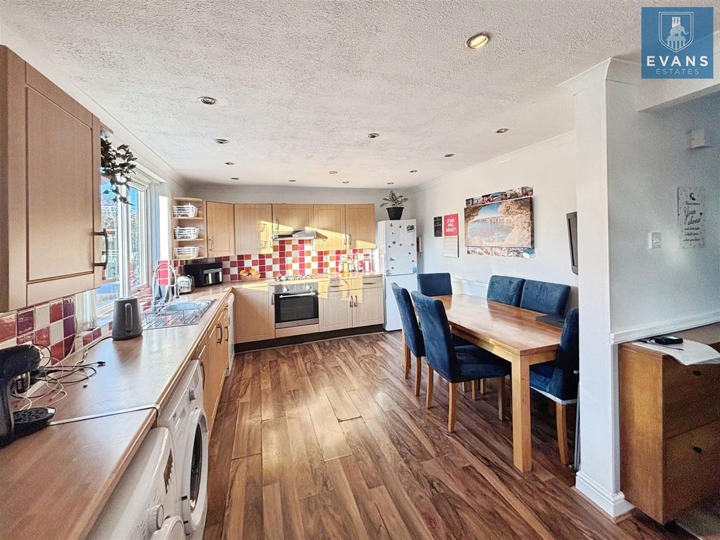 Property photo 3 of 19 Kitchen Diner