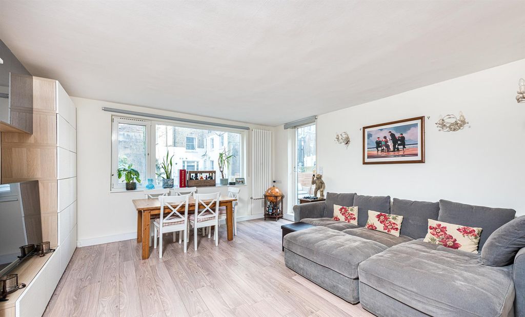 Property photo 1 of 17 Gledhow Gardens 2_31-12-2. Low Res.Jpg