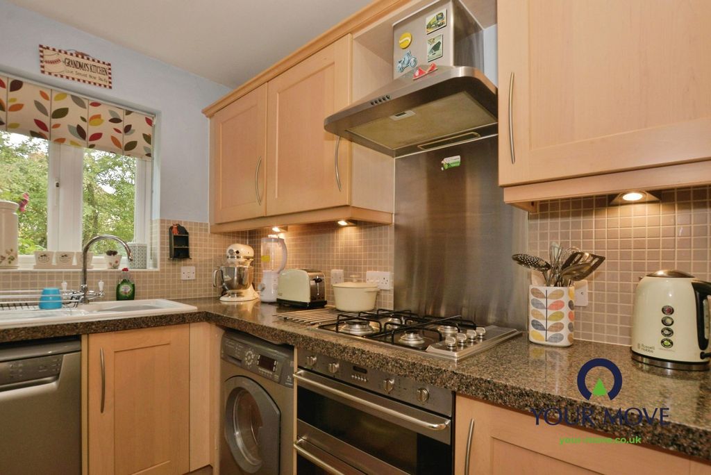 Property photo 2 of 20 Kitchen