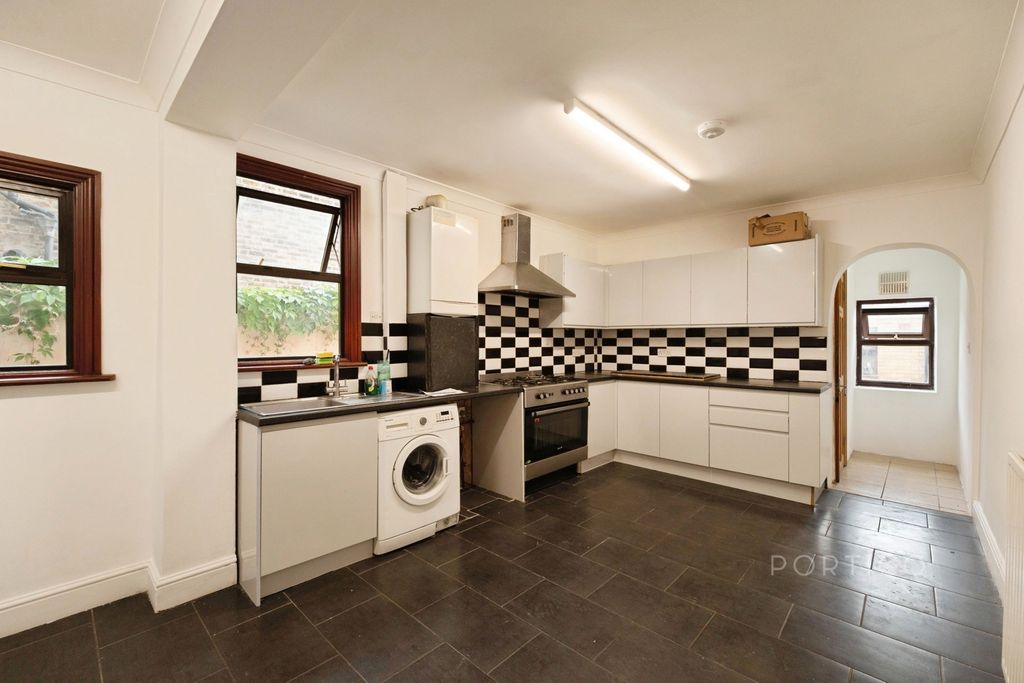 Property photo 2 of 20 Kitchen