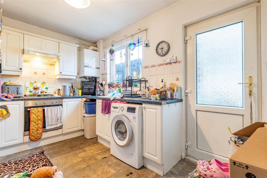 Property photo 3 of 15 Kitchen