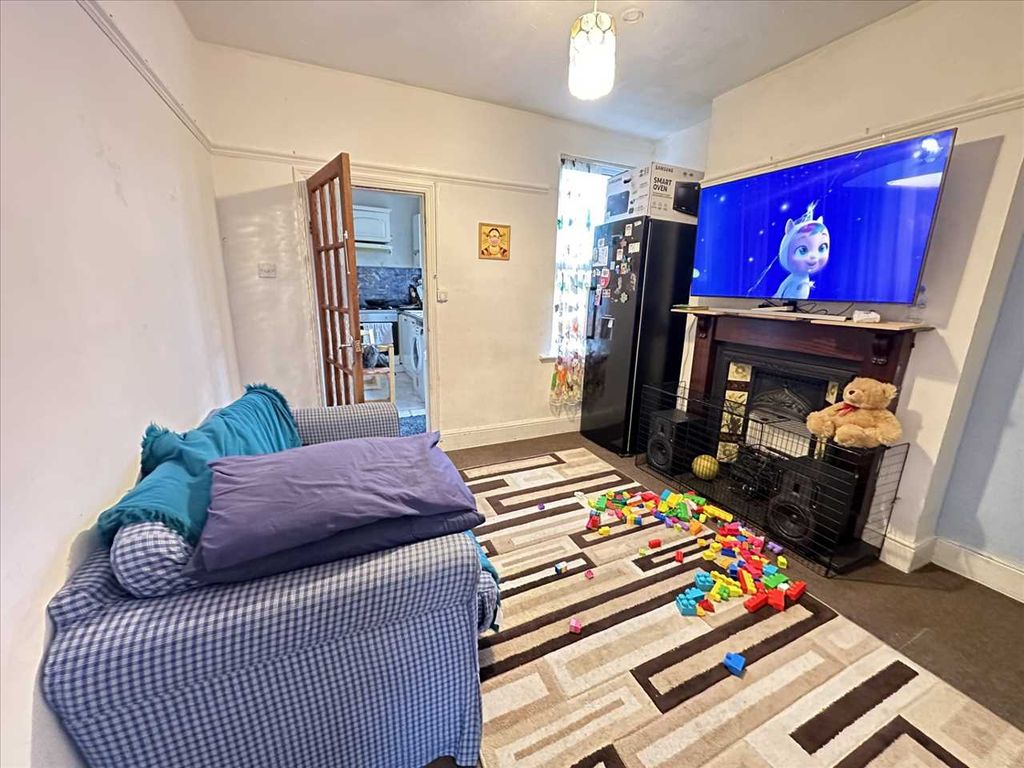 Property photo 2 of 8