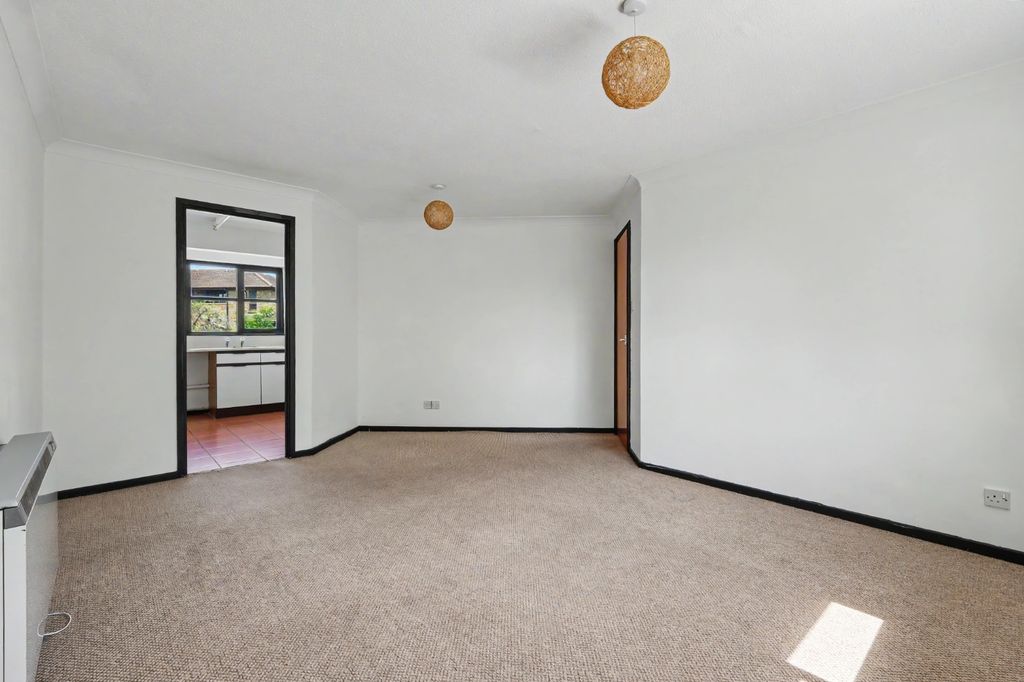 Property photo 2 of 9 5293402