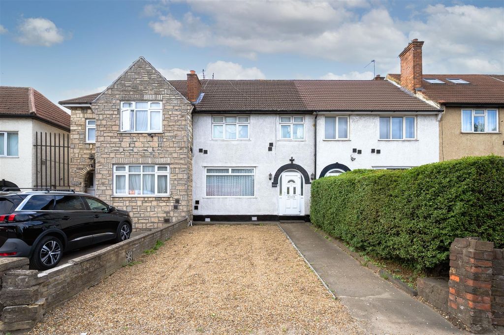 Property photo 1 of 18 Daniels_Daneils_North Circular Road Neasden London