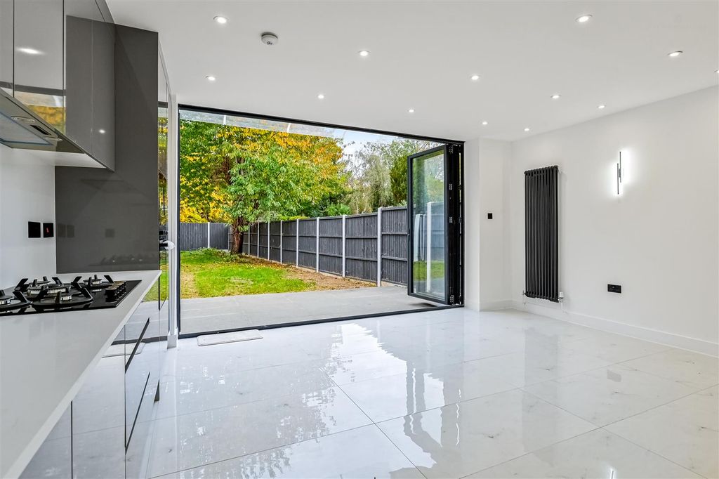 Property photo 3 of 26