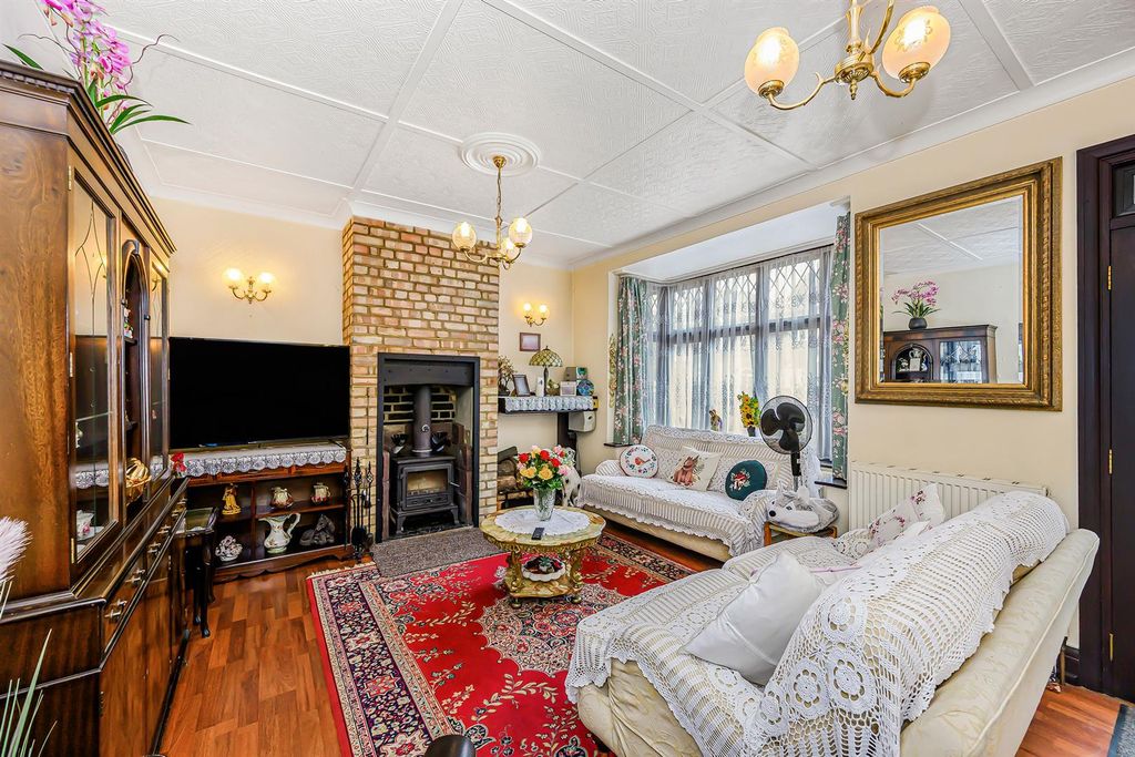 Property photo 2 of 28