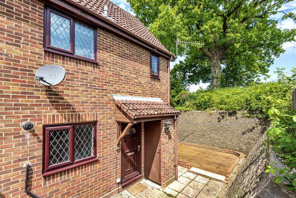 Property photo 1 of 11 Main Photo - 37 Mill Close.Jpg