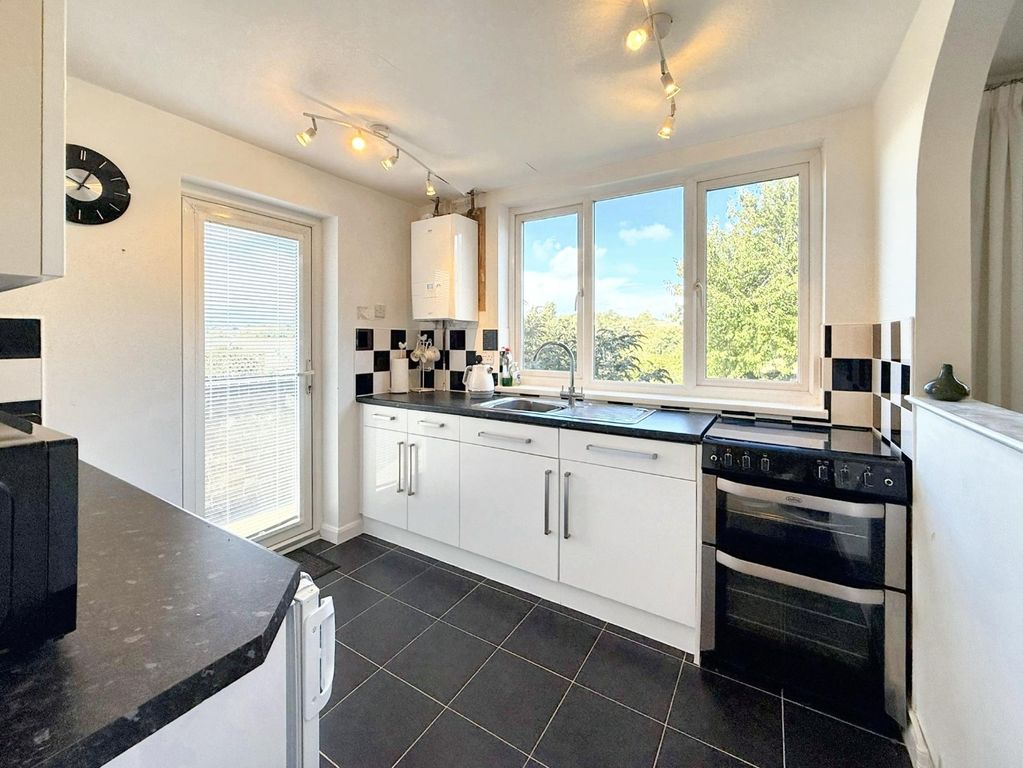 Property photo 3 of 31 4436556