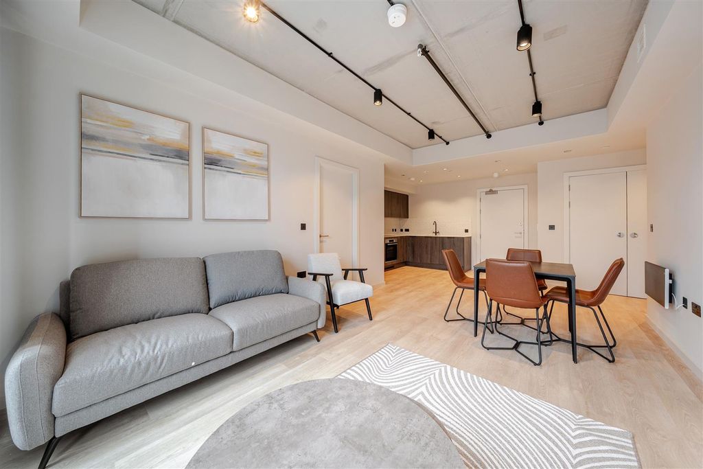 Property photo 3 of 12 1424440-8-69Aec0399E1d9.Jpg