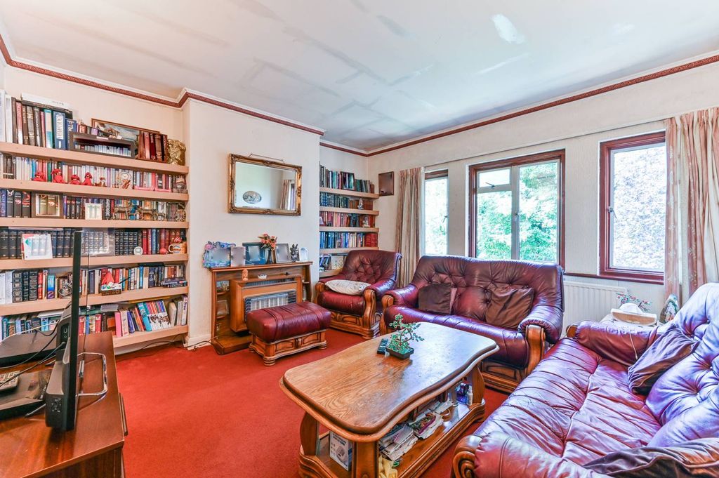 Property photo 2 of 11
